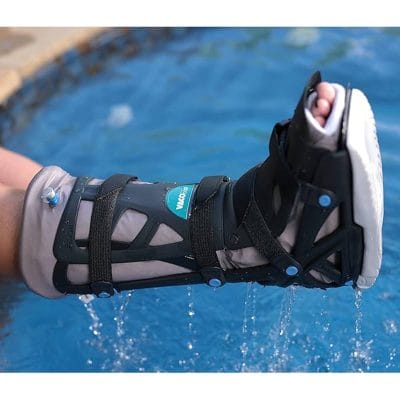 VACOcast Walking Boot can be used in water