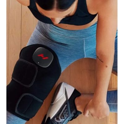 Athlete warming up with the Hyperice Venom 2 Leg heat and vibration therapy wrap